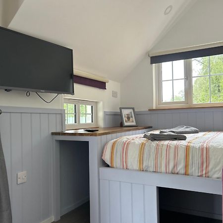 1Lochness Glam Lodges Inverness Buitenkant foto