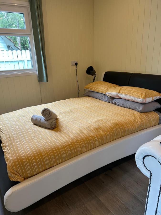 1Lochness Glam Lodges Inverness Buitenkant foto