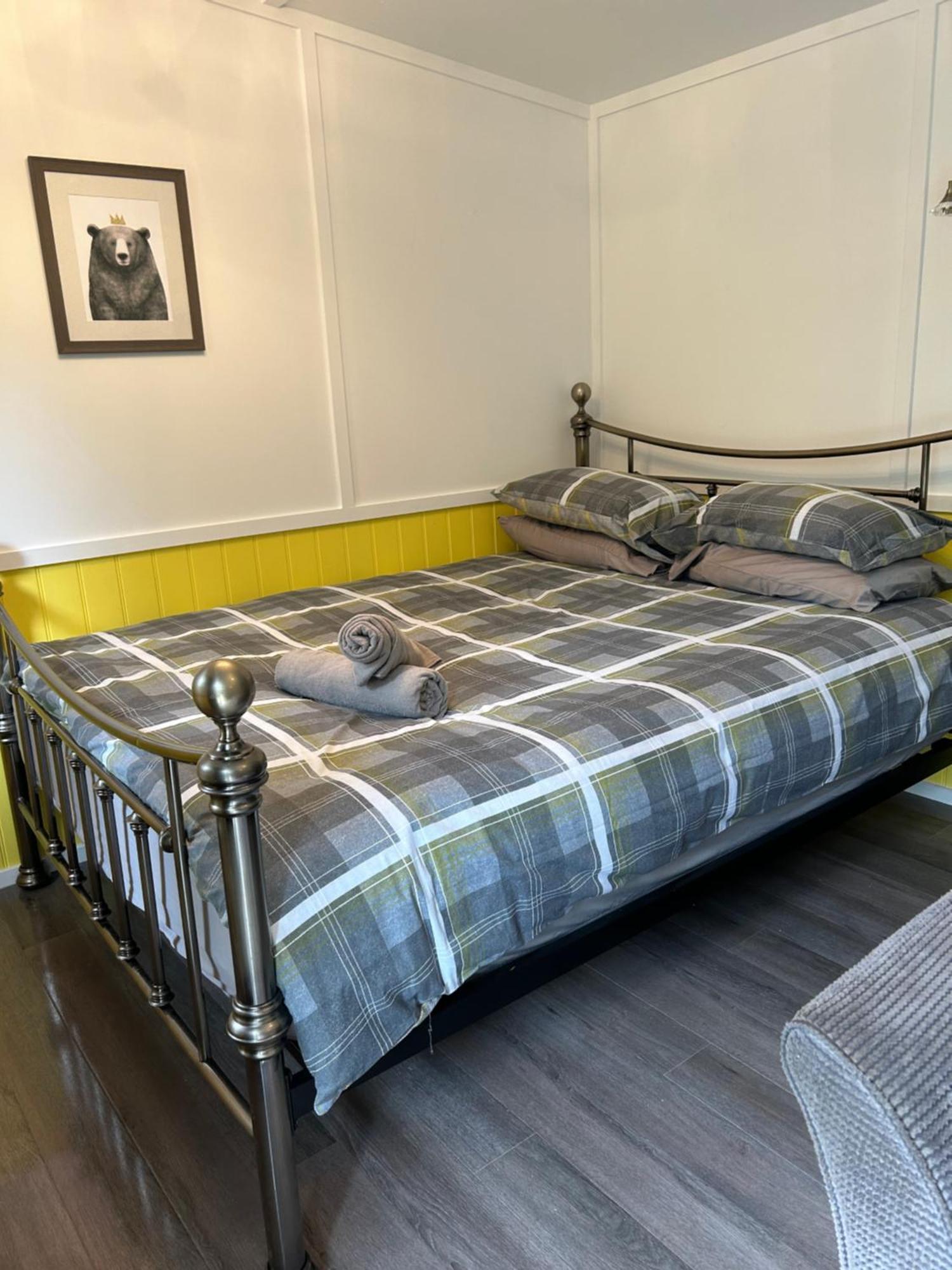 1Lochness Glam Lodges Inverness Buitenkant foto