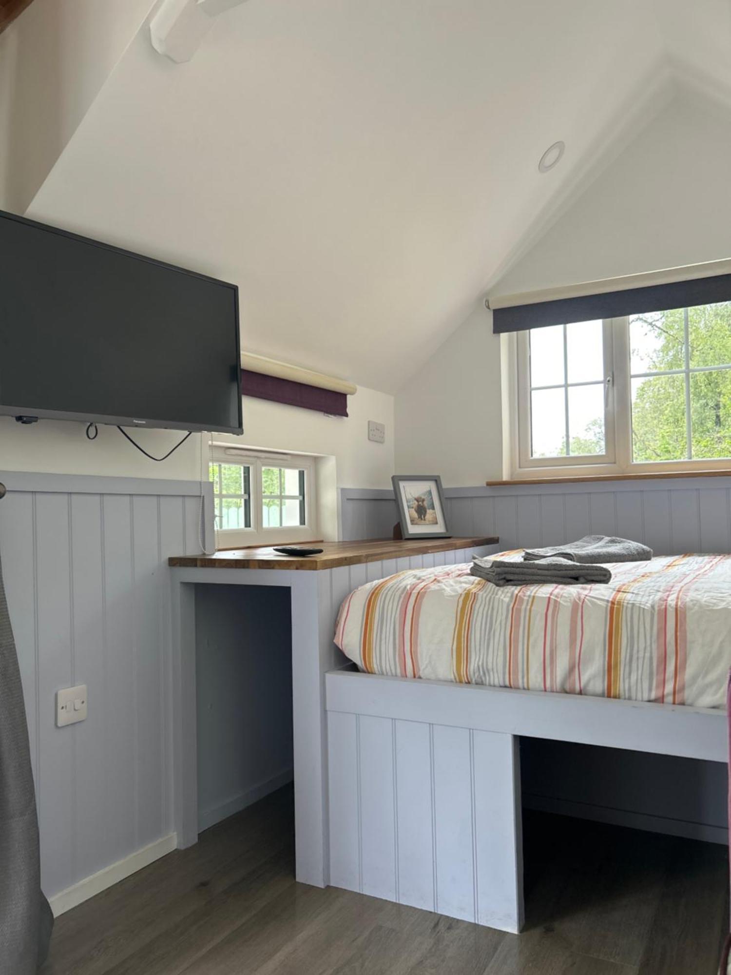 1Lochness Glam Lodges Inverness Buitenkant foto