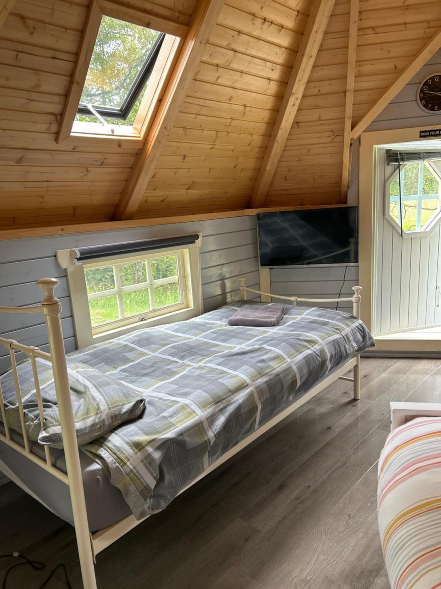 1Lochness Glam Lodges Inverness Buitenkant foto