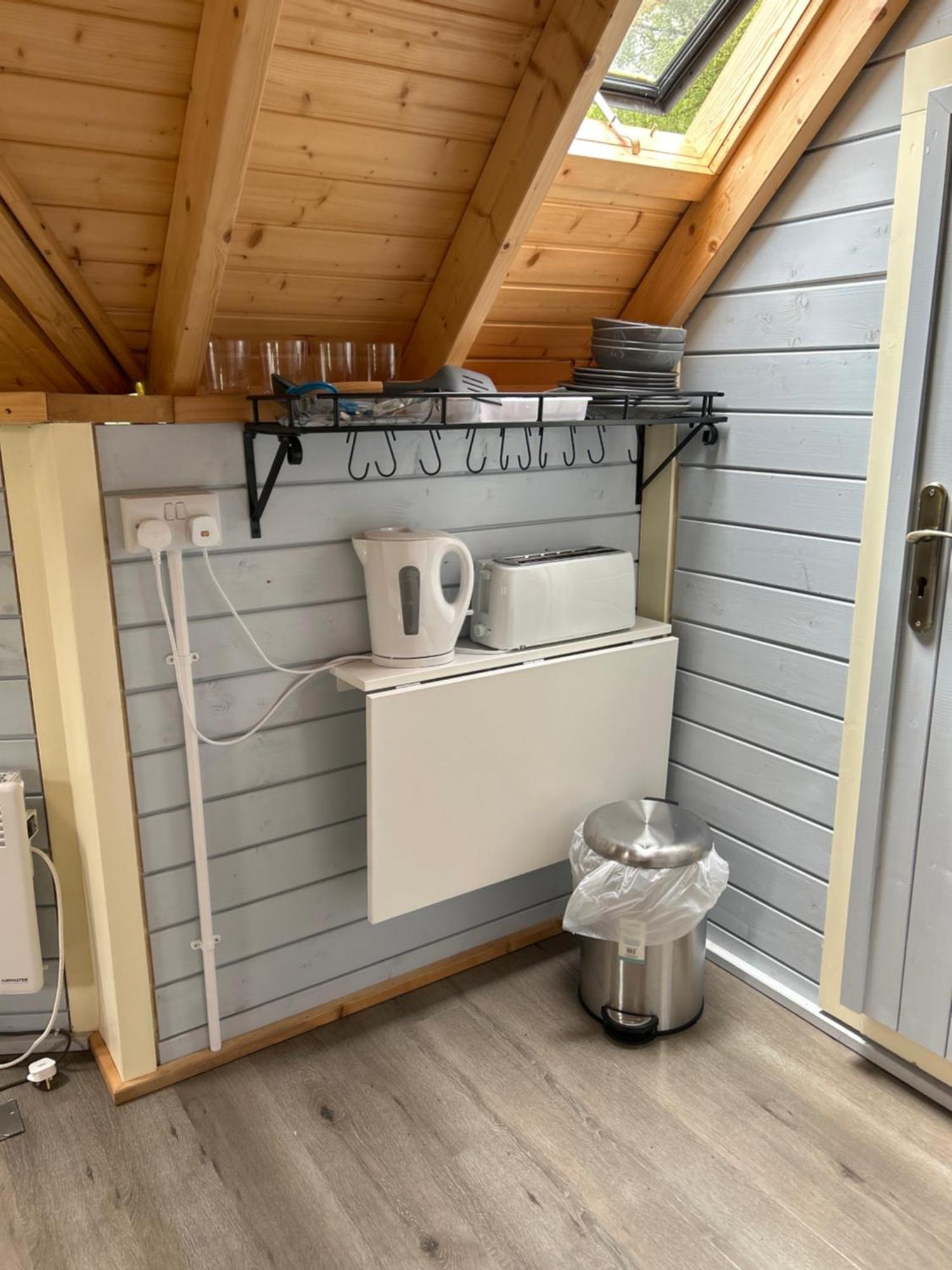 1Lochness Glam Lodges Inverness Buitenkant foto