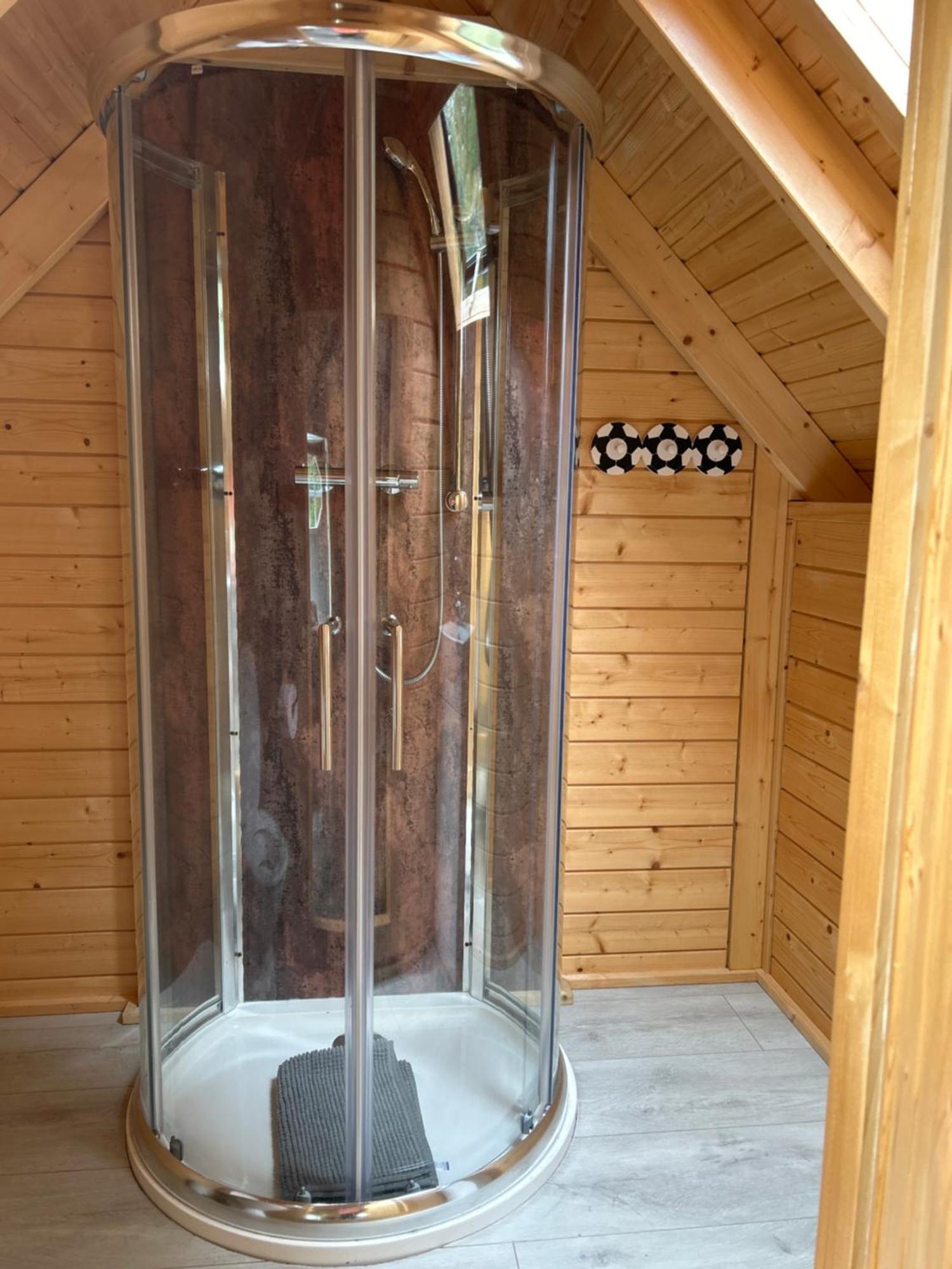 1Lochness Glam Lodges Inverness Buitenkant foto