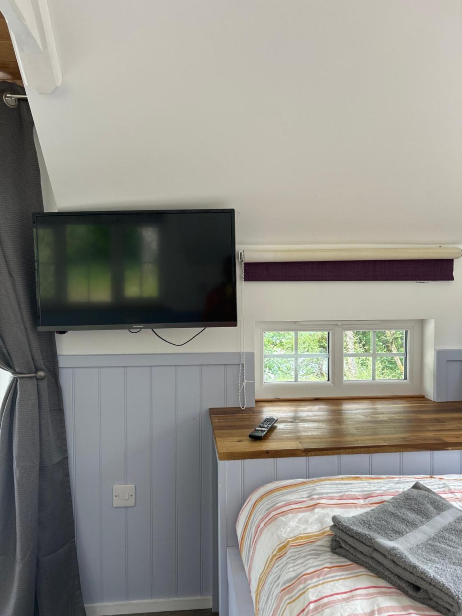 1Lochness Glam Lodges Inverness Buitenkant foto